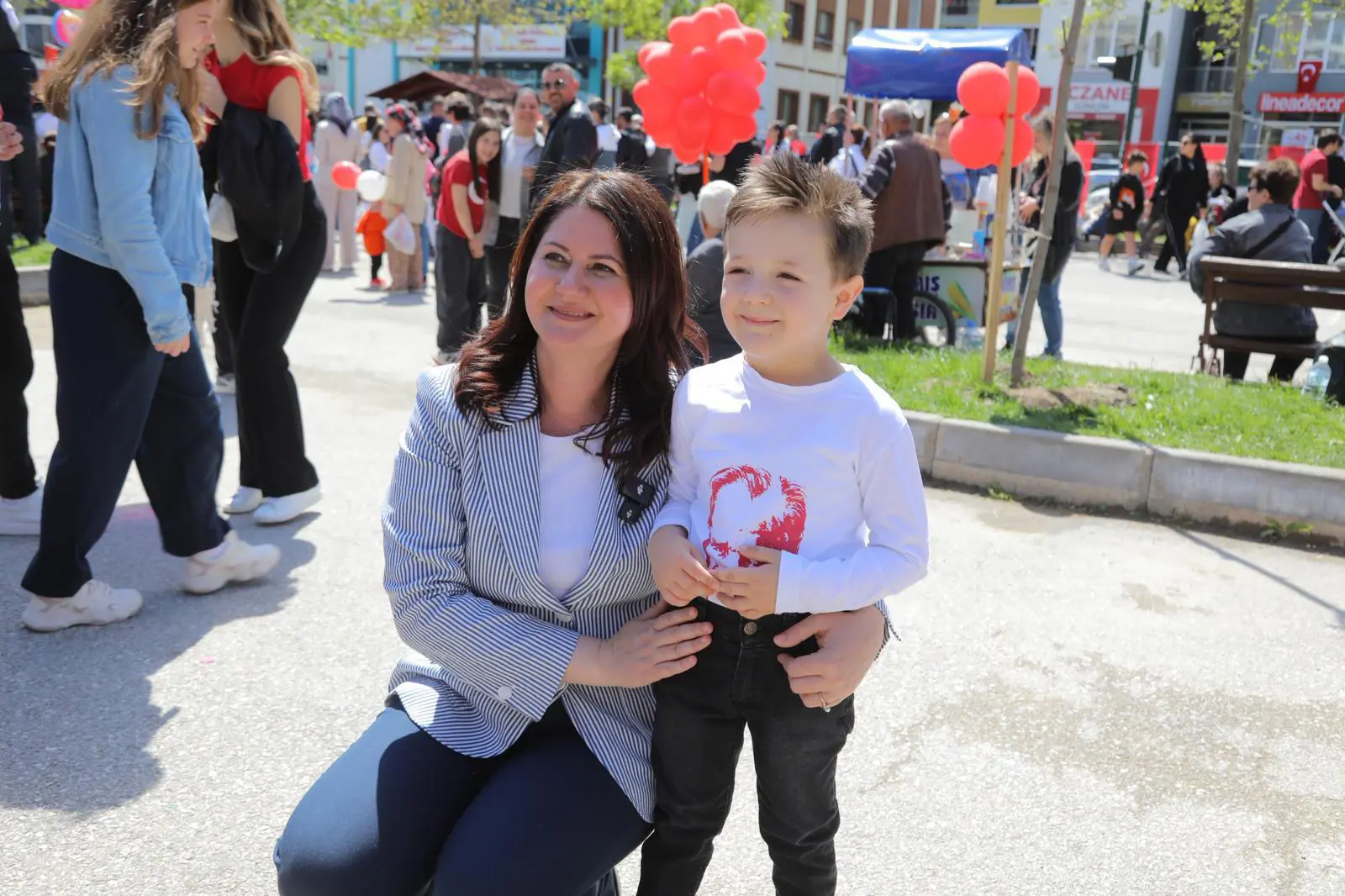 EDİRNE BELEDİYESİ 23 NİSAN ŞENLİĞİ RENKLİ GÖRÜNTÜLERE SAHNE OLDU galeri görseli